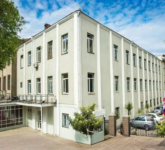 Geomedi Medical University modern campus building in Tbilisi, Georgia with parking area and greenery, highlighting one of the best universities in Georgia for MBBS for Indian students.